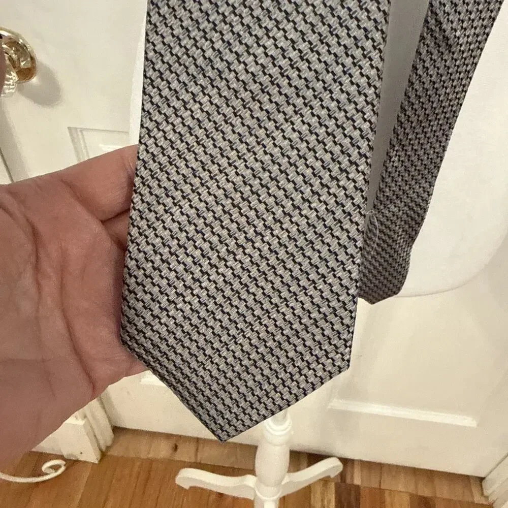 Croft & Barrow Men's Necktie Tie Silk Black Gray Geometric Stripe